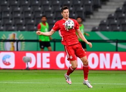 Słynny piłkarz uważa, że Robert Lewandowski zasłużył na "Złotą Piłkę"