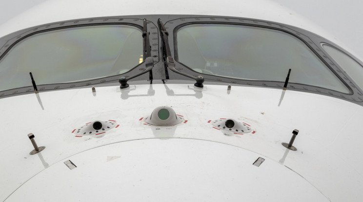 Az Airbus DragonFly rendszerét, mint a neve is mutatja, a szitatkötő elképesztő szeme inspirálta, amely  környezetében 360 fokban mindent érzékel. A tesztelés alatt álló fejlett repülésbiztonségi rendszerek a földi gurulástól kezdve egy pilóta akcióképzótelenné válásának kezelésén át az automatikus landolásig számos olyan funkciót tartalmaznak, amelyekkel növekszik a légi utazás biztonsága és a gépek működési hatékonysága. / Fotó: Airbus