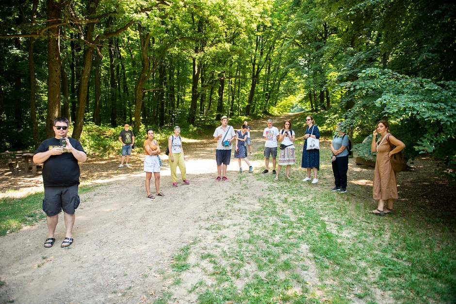 Umetnici na okupu - stazama sremskih partizana