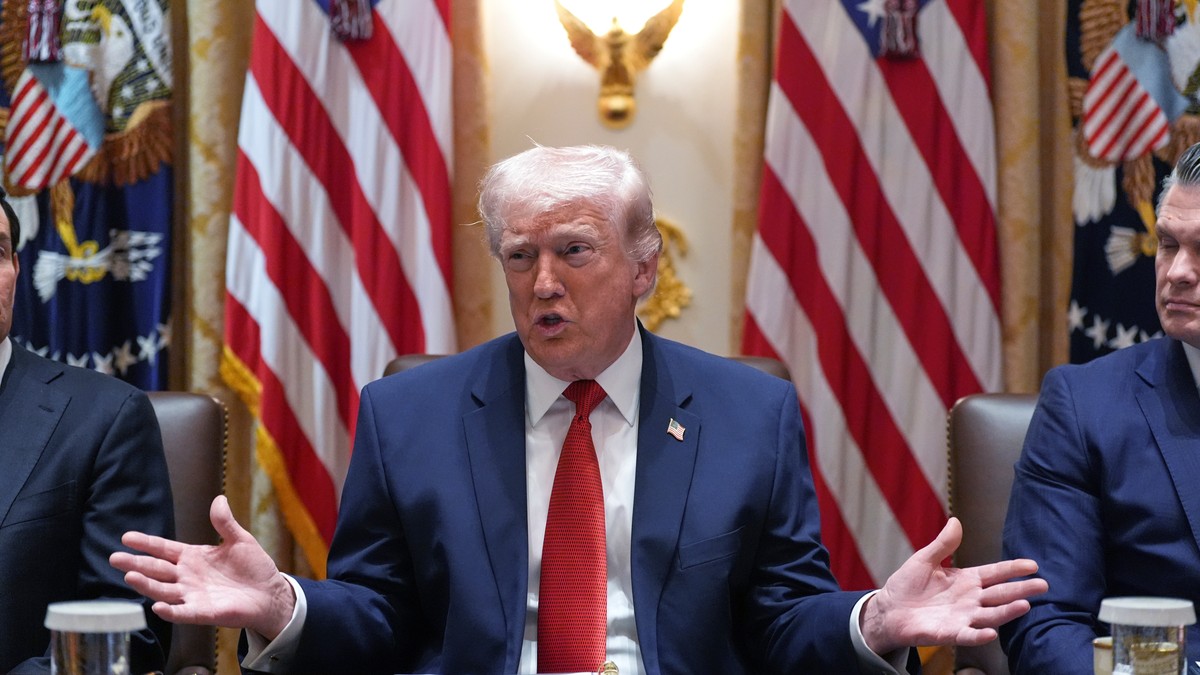 Donald Tramp na sastanku kabineta u Beloj kući