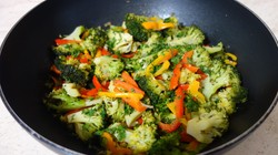 Warzywa z patelni. Pyszny i zdrowy przepis od Heni Foks