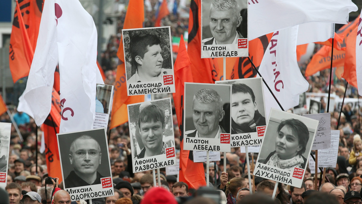 Około 7 tys. osób przemaszerowało przez centrum Moskwy, żądając uwolnienia więźniów politycznych w Rosji. Uczestnicy akcji domagali się też wypuszczenia z aresztu ekologów z Greenpeace'u zatrzymanych na Morzu Barentsa.