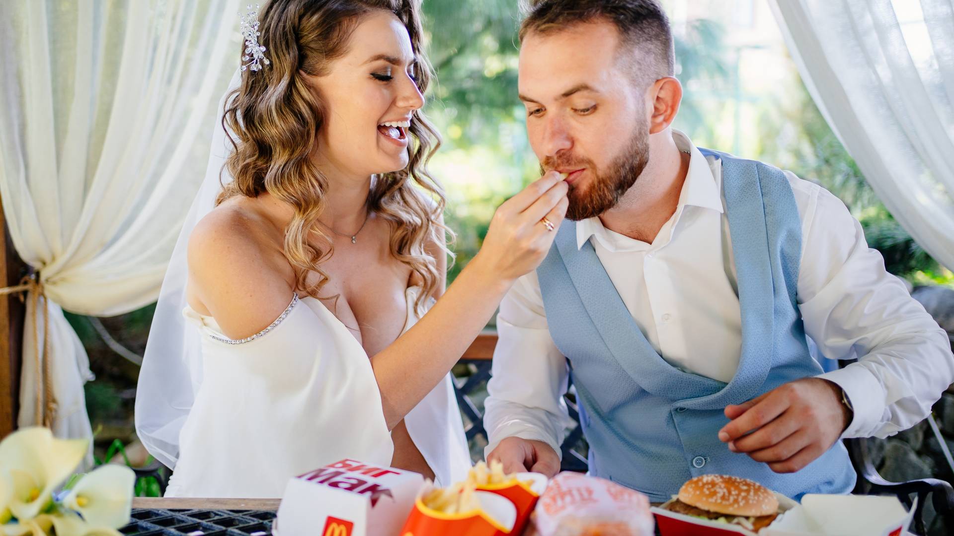 Weselny catering McDonald’s — kusząca opcja dla nowożeńców?