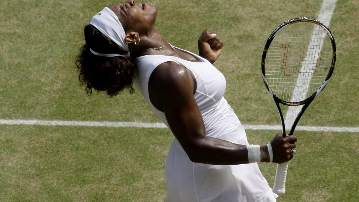 Serena Williams została pierwszą finalistką wielkoszlemowego turnieju rozgrywanego na kortach Wimbledonu. W dzisiejszym półfinale rozstawiona z numerem drugim Amerykanka pokonała po trwającym blisko trzy godziny boju Rosjankę Jelenę Dementiewą (rozstawioną z numerem czwartym) 6:7 (7-4), 7:5, 8:6.