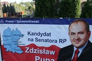 Plakat wyborczy Zdzisława Pupy przy jednej z ulic w Ropczycach 