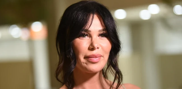 Alibaba ponizio Staniju Dobrojević i sa Radom Manojolović, pa se ona od muke popela na sto, i to samo u gaćicama! (Foto)