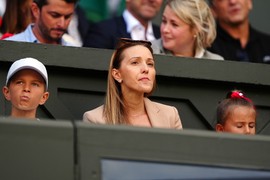 Ekstremno NEOBIČAN PRIZOR Jelene Đoković na Vimbldonu: Novaku neće biti prijatno kad OVO VIDI - dok je on igrao, evo šta je radila njegova supruga! Svi UMIRU OD SMEHA