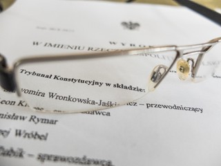 PO o wstrzymaniu wyroku TK: Mamy do czynienia z wojną PiS-u z państwem prawa