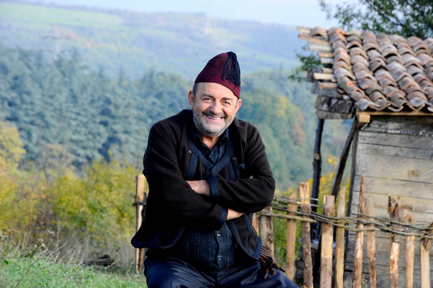 Enver Petrovci kao srpski seljak