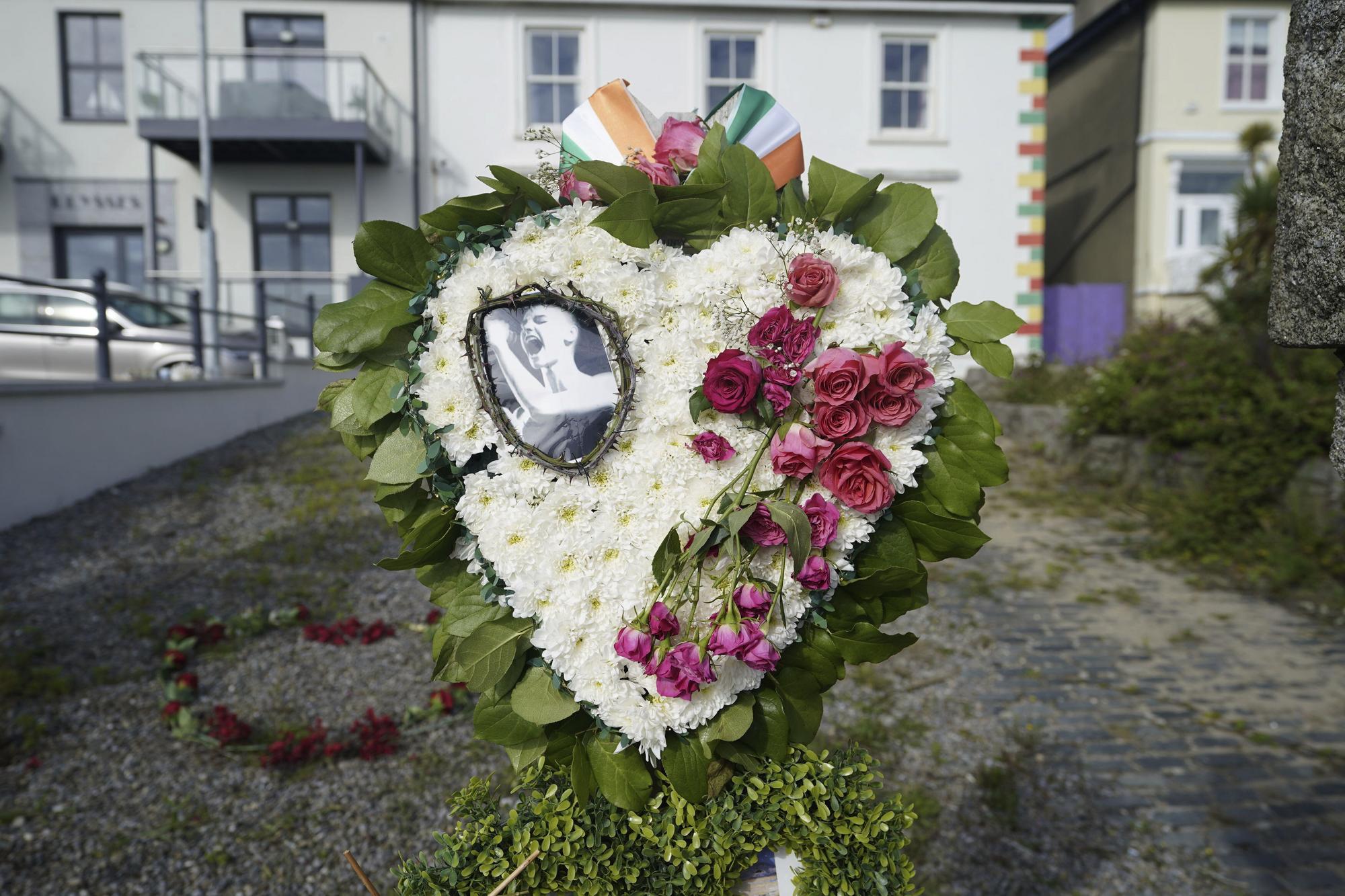 Fanúšikovia a rodina dali posledné zbohom Sinéad O ’Connor.