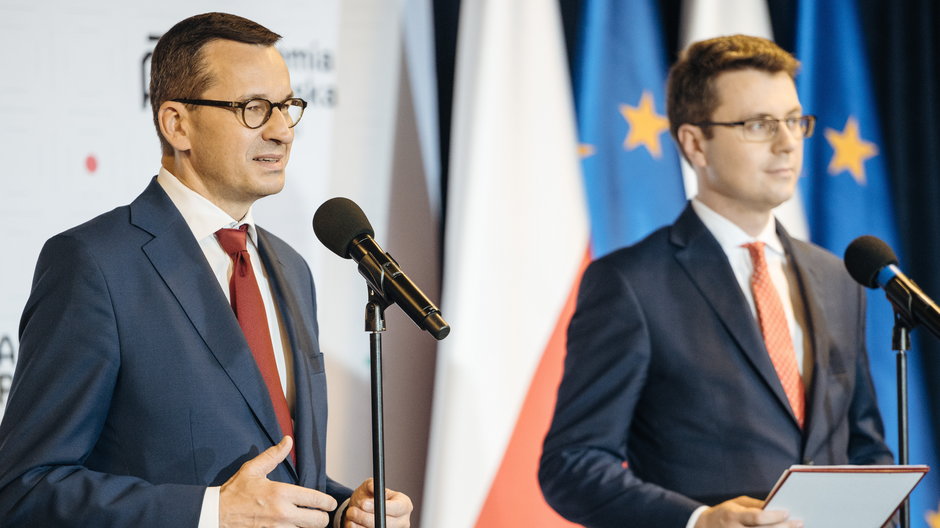 Premier Mateusz Morawiecki i rzecznik rządu Piotr Müller