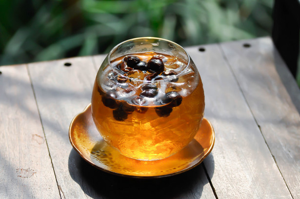 Cascara, nazywana herbatą z kawy, to napój z owocową nutą