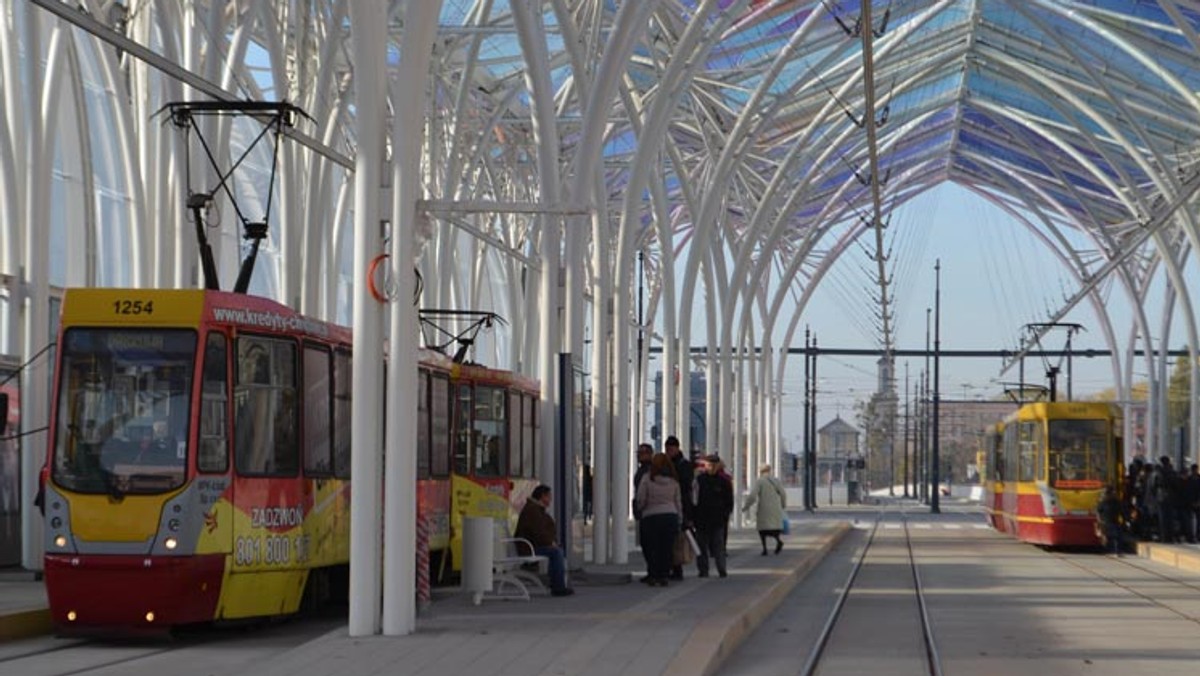 Od rana łódzcy pasażerowie komunikacji miejskiej z obawą czekali na przystankach na tramwaj. Powód? Doniesienia łódzkiej prasy o "włoskim strajku" motorniczych, który miał sprawić, że tramwaje jeździłyby znacznie dłużej niż zwykle. Protest teoretycznie miał być, ale prawie nikt go nie zauważył. Nawet samo MPK.