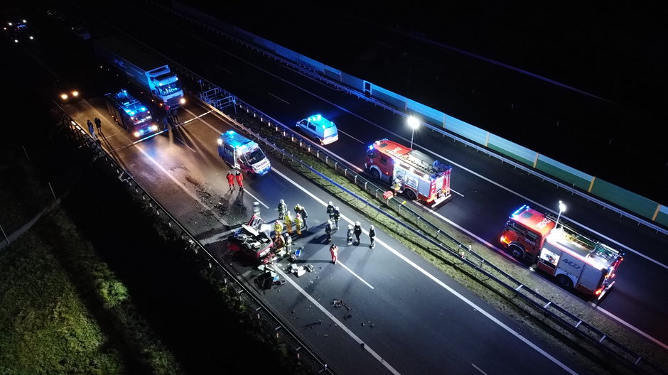 Kierowca samochodu osobowego uderzył w dźwig na S3