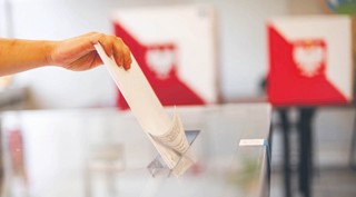 Członkowie tej komisji wyborczej zostali usunięci przez pytanie o referendum