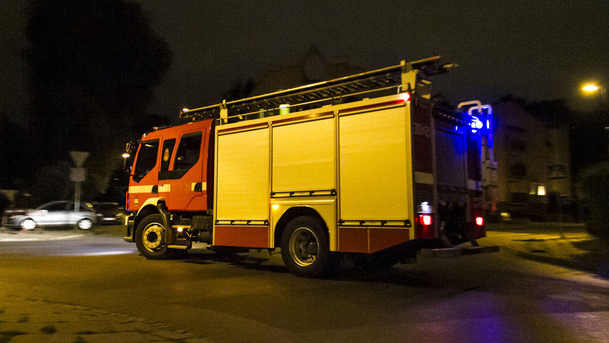 Wczoraj około godziny 23 kętrzyńska straż pożarna otrzymała zgłoszenie o pożarze w opuszczonym młynie. Część budynku się zawaliła - informuje portal tvn24.pl.