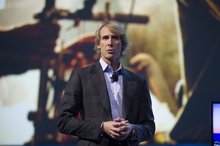 Podczas prezentacji telewizora Samsunga hollywoodzki reżyser Michael Bay tak bardzo przejął się swoją rolą, że... uciekł ze sceny.