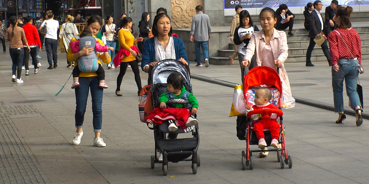 Populacja Chin skurczyła się w zeszłym roku po raz pierwszy od sześciu dekad. 