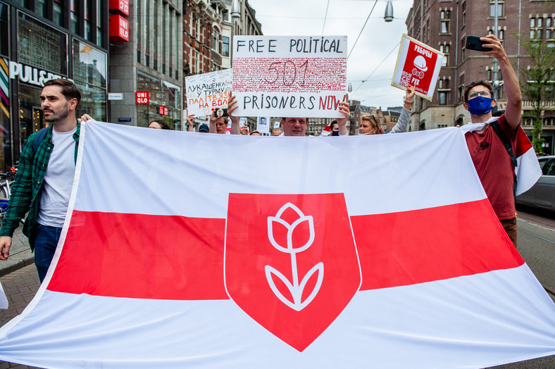 Demonstracja zwolenników białoruskiej opozycji w Amsterdamie, czerwiec 2021 r.