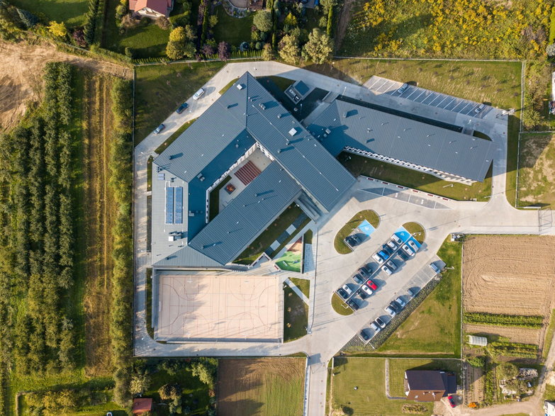 Szkoła w Przybysławicach