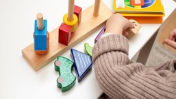 jak niebezpieczne dla dziecka może być połknięcie baterii lub magnesu