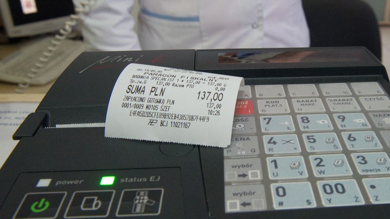 Czy kasjer w sklepie musi wydawać resztę? Prawo go do tego nie zobowiązuje