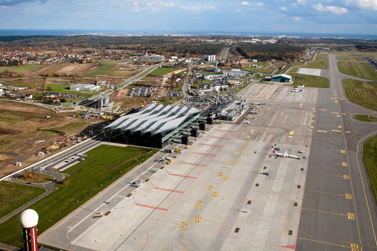 Gdansk . Widok z lotu ptaka - Port Lotniczy im. Lecha Wałęsy. (4)