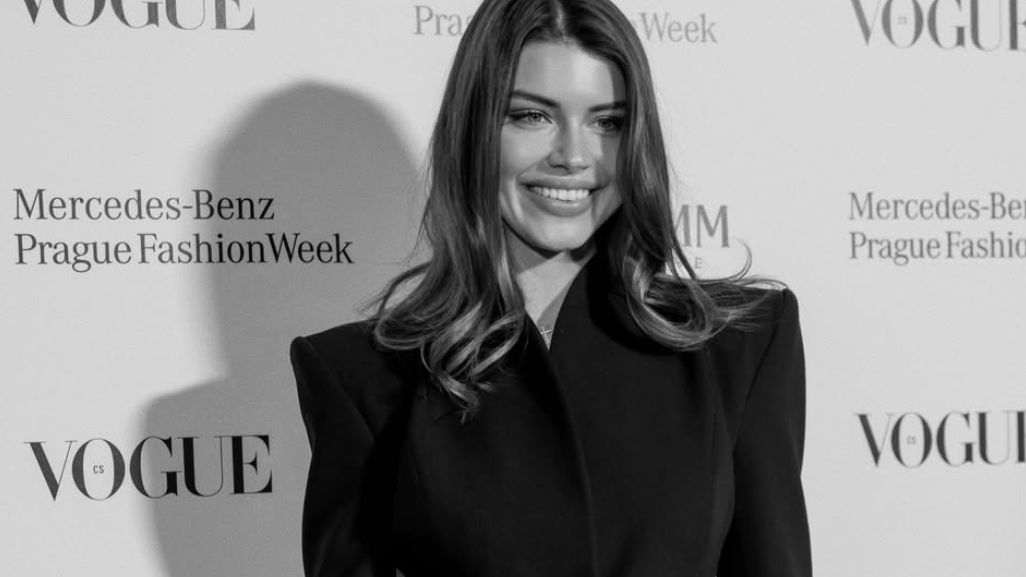 Karolína Chomisteková na Mercedes Benz, Prague Fashion Week 2026, zdroj: IG- karolinachomistek
