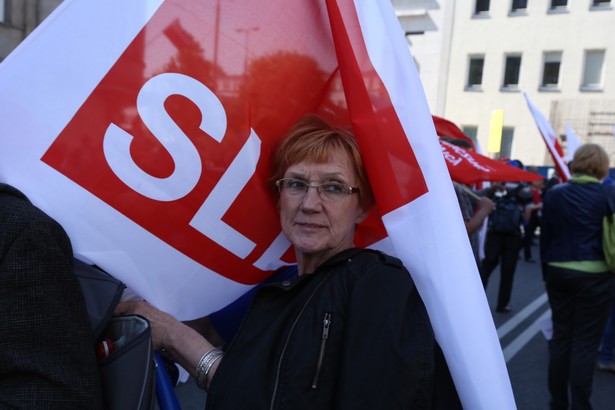 Manifestacja pierwszomajowa zorganizowana przez SLD oraz OPZZ. Fot. PAP/Tomasz Gzell