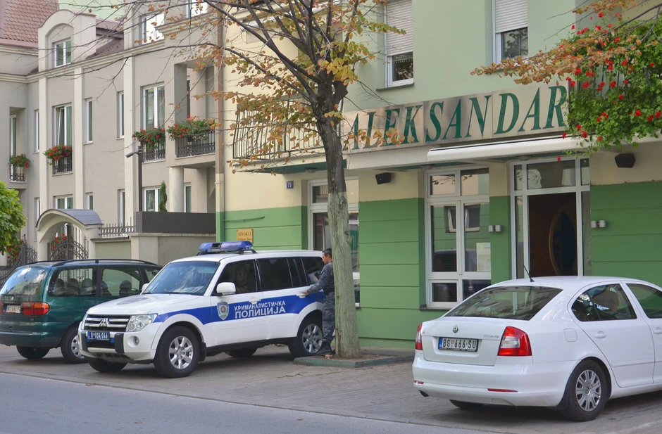 Policijska vozila ispred kuće Vojislava Gajića (Foto: N. Mihajlović)
