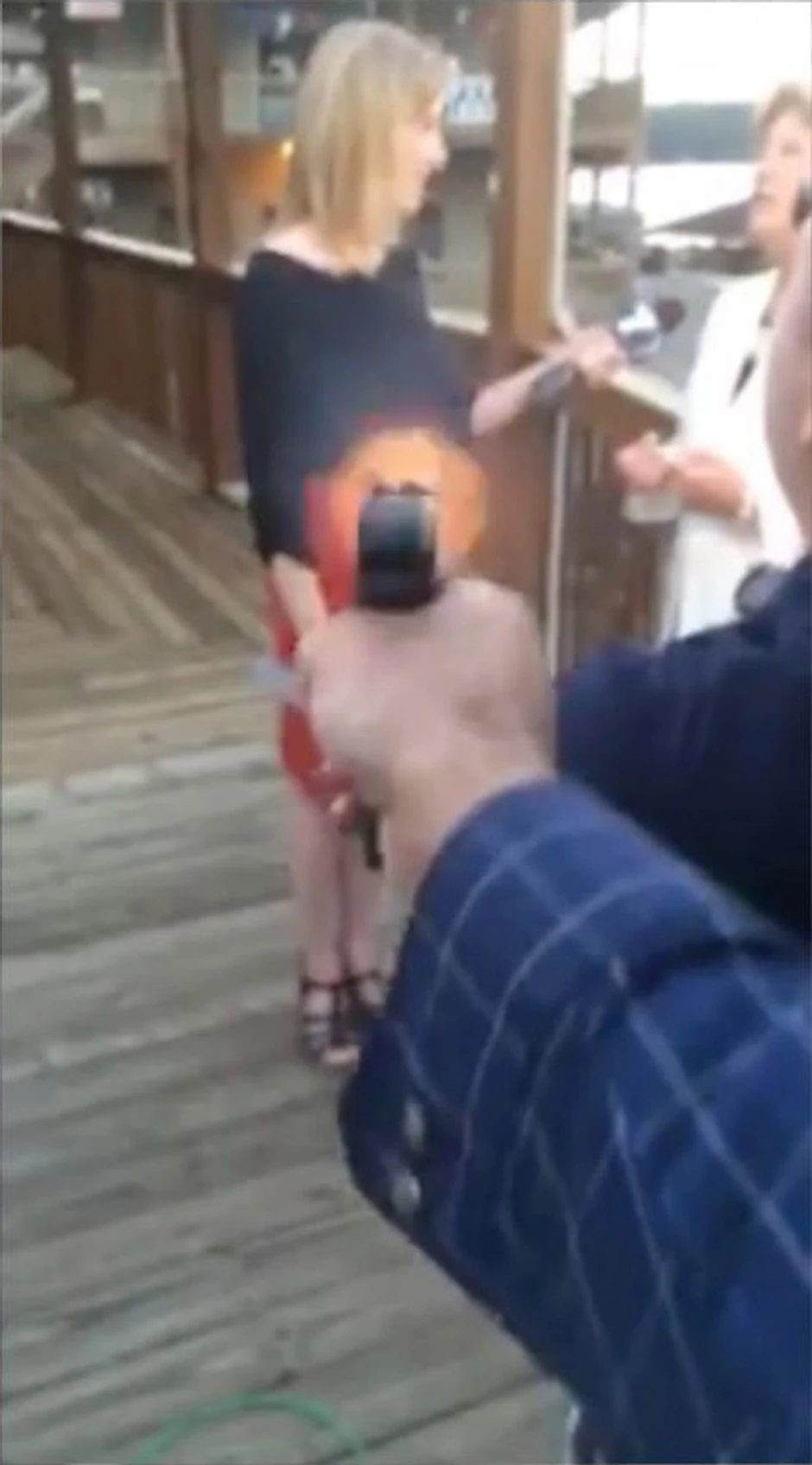 Trenutak u kom ispaljuje metak u Alison Parker