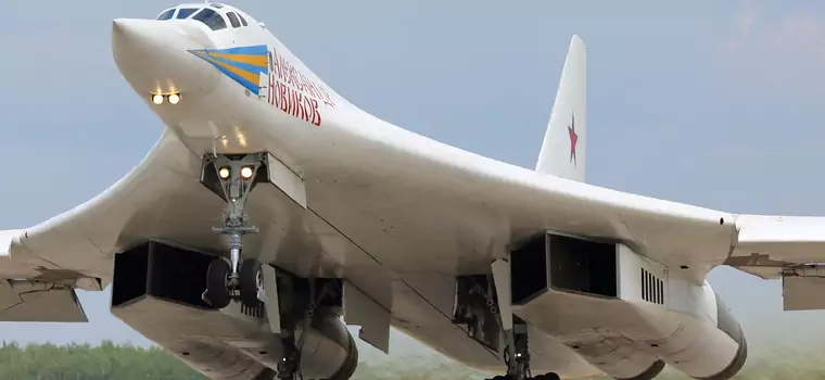 Rosyjskie bombowce Tu-160 i Tu-95MC znowu w powietrzu. "Przestrzegamy wszystkich obowiązujących zasad"