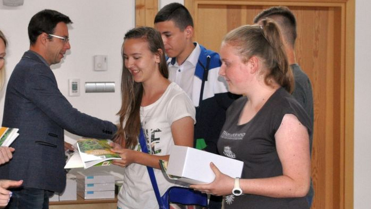 Geopark Kielce organizuje kolejną edycję konkursu edukacyjnego "Geostanowiska w twoim sąsiedztwie". To zabawa przeznaczony dla grup uczniów ze szkół podstawowych, gimnazjalnych i ponadgimnazjalnych z terenu województwa świętokrzyskiego.