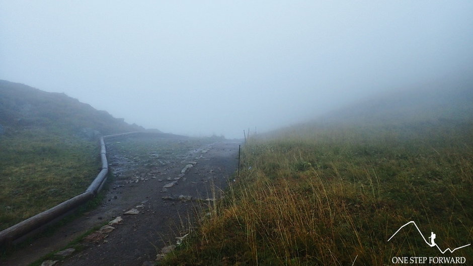 Tutaj prowadzi czerwony szlak na Giewont wychodzący z Doliny Strążyskiej