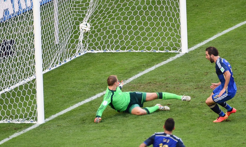 Gol Gonzalo Higuaina, nieuznany ze względu na spalony