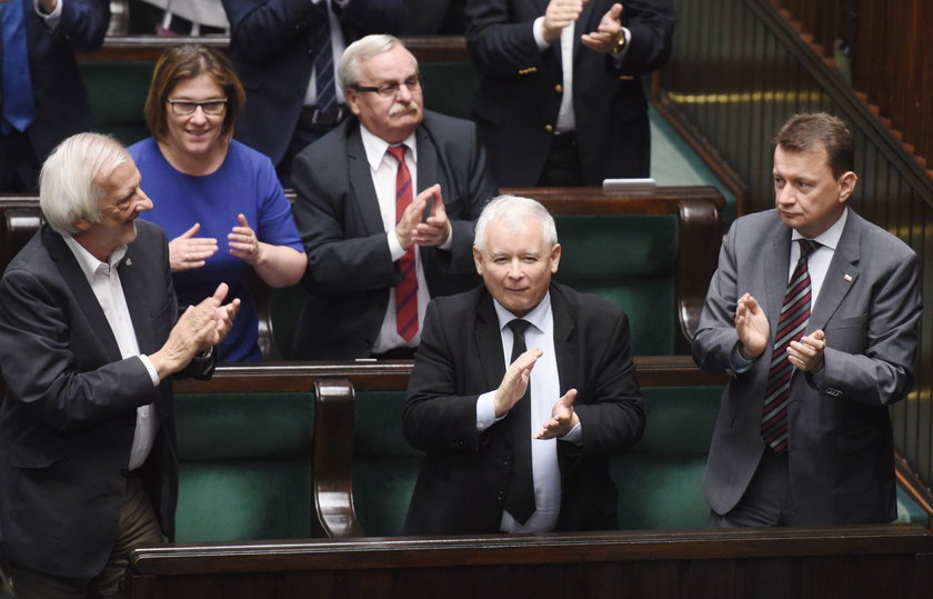 Nowy Sącz. Mural z Jarosławem Kaczyńskim zniszczony. Mgr Mors zabrał głos