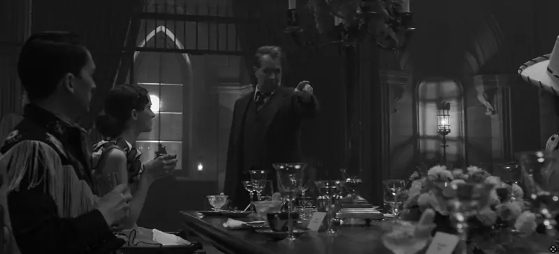 Gary Oldman jako Herman Mankiewicz w scenie z filmu &quot;Mank&quot; w reż. Davida Finchera, fot. Netflix