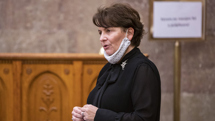 Rosszindulatú daganattal műtötték a magyar országgyűlési képviselőnőt: a kórházból jelentkezett a politikus