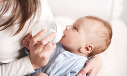 Ilość płynów w diecie niemowlęcia - jak sprawdzić, czy jest wystarczająca?