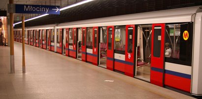 Groźny wypadek w metrze. Nie działają trzy stacje