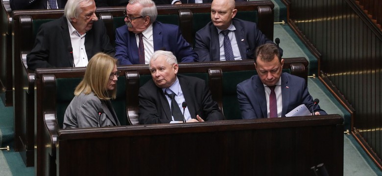 W 2017 r. premier Szydło rzuciła hasłem "wystarczy nie kraść"... Gdzie jest dzisiaj PiS a gdzie PO? [FELIETON]