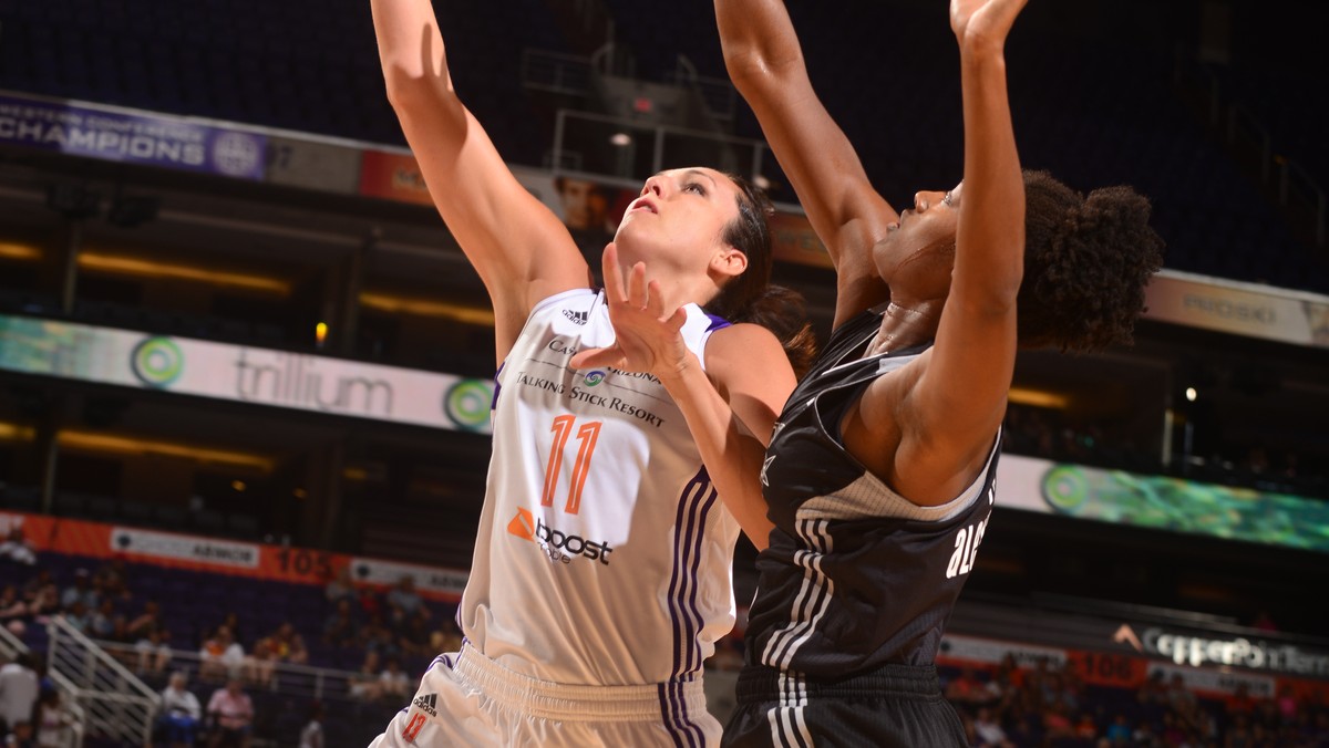 Phoenix Mercury, zespół w barwach którego występuje polska koszykarka Ewelina Kobryn, wygrał po raz 14. z rzędu. Ekipa z Arizony pokonała Los Angeles Sparks 93:73. Polka przebywała na parkiecie przez minutę i nie zapunktowała.