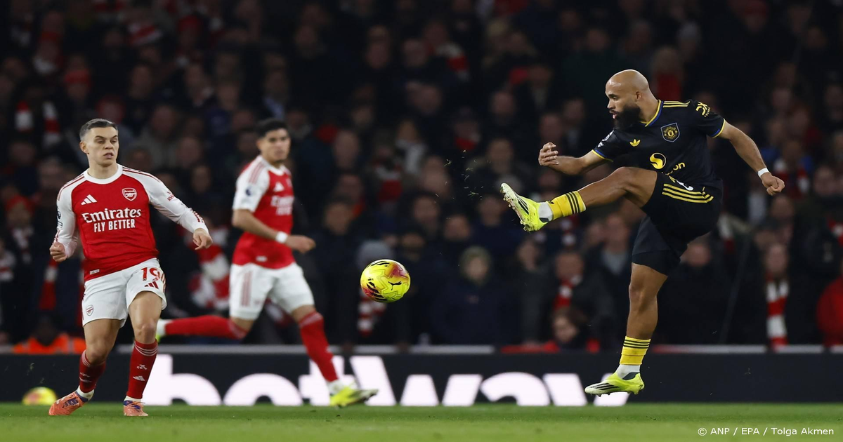 Koploper-Arsenal-verliest-thuis-voor-het-eerst-sinds-december-United-scoort-in-de-87e-minuut