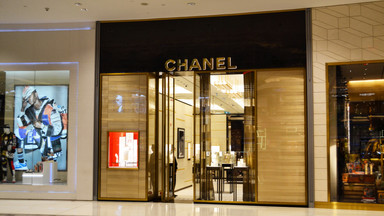 Rosjanki nie kupią już torebki Chanel nie tylko w swoim kraju, ale i za granicą