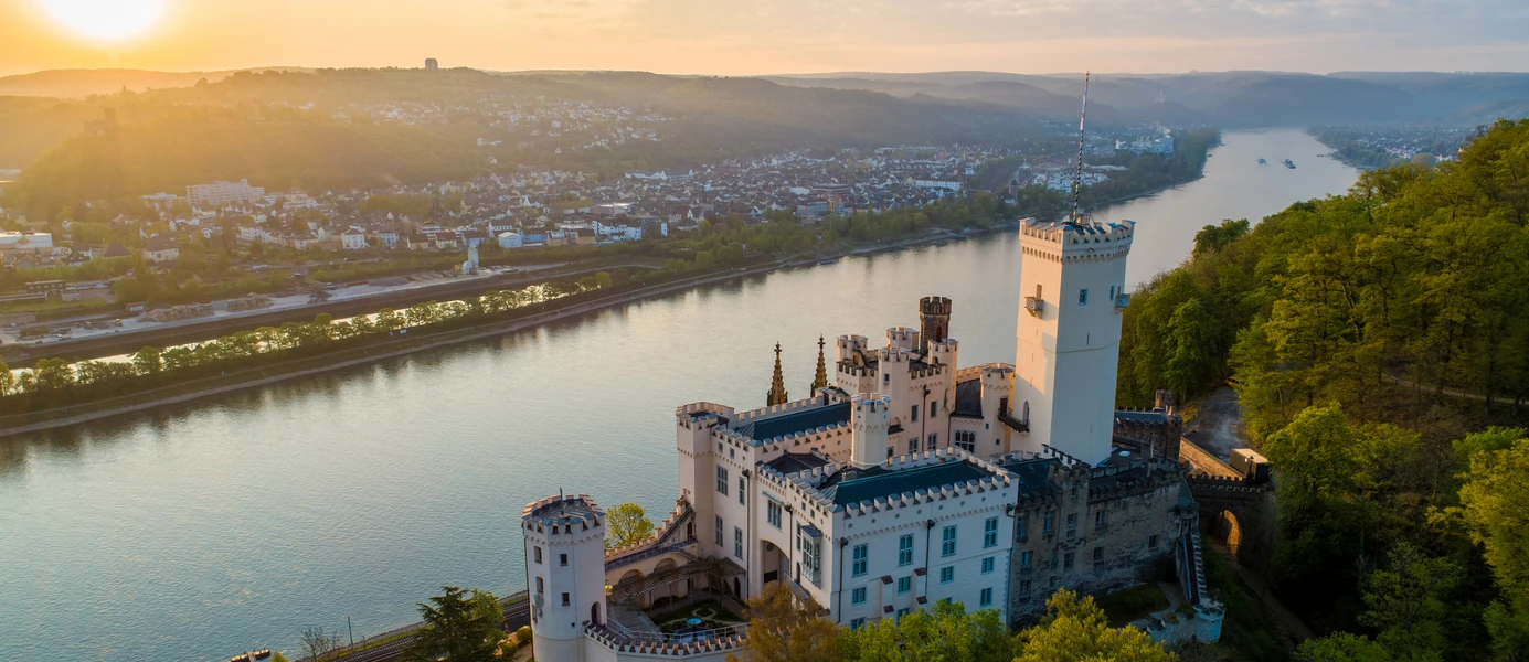 Zamek Stolzenfels i Koblencja © Rheintouristik Tal der Loreley, St. Goar/Mahlow Media, Winningen