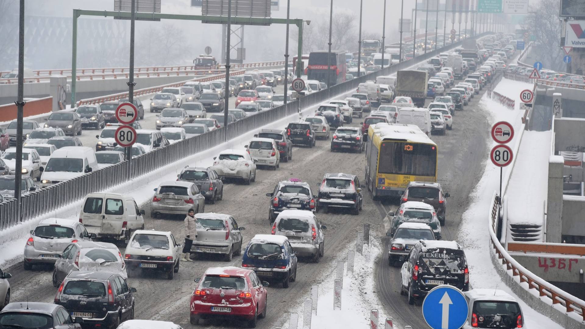 Beograd zarobljen u snegu: Na ulicama kolaps, GSP režim izmenjen