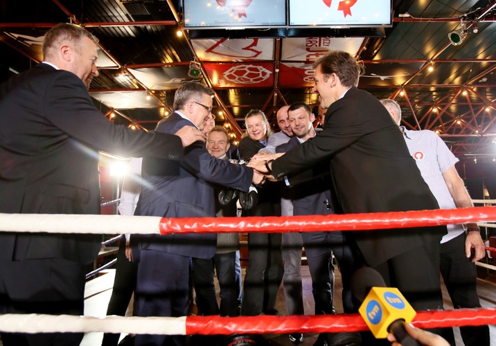 Prezydent Komorowski o głosy słynnych sportowców walczył w ringu