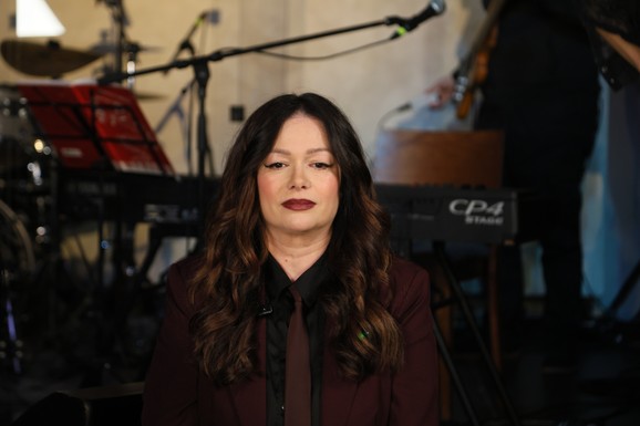 IVANA PETERS POSLE 32 GODINE NAPUSTILA TAP 011 Grupa joj već našla zamenu, a tek da čujete kako se nova pevačica zove (FOTO)