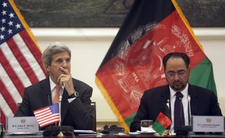 Afganistan: Kilka eksplozji w Kabulu po wizycie Johna Kerry'ego