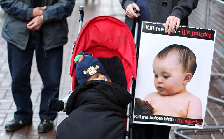 Protest przeciwko pierwszej prywatnej kliniki aborcyjnej w Irlandii Płn.